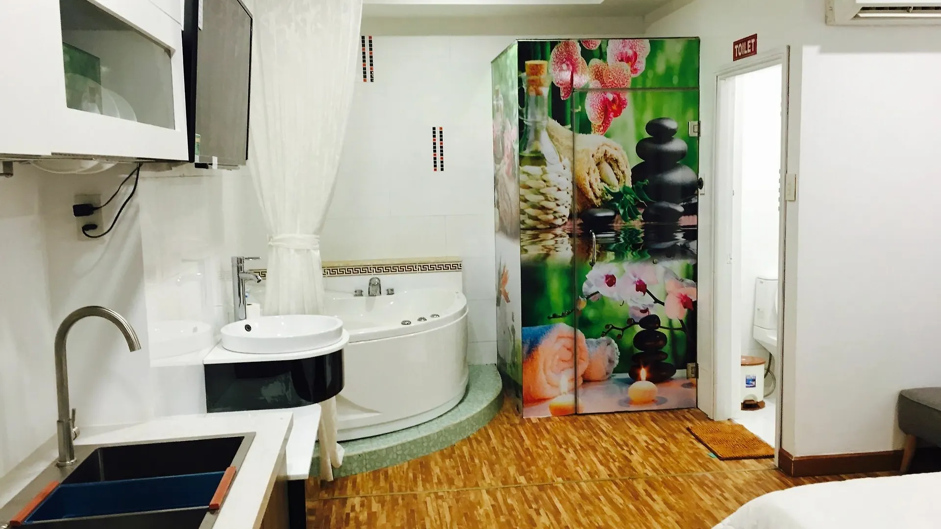 Smiley Apartment 11 Ho Chi Minh City Vietnam